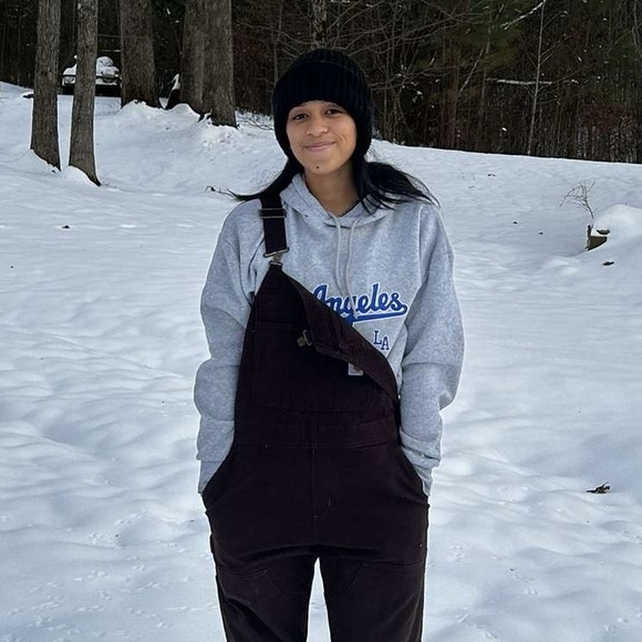 Profile Picture of Izzie Polania (@izzie_polania) on Poshmark