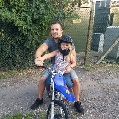 Profile Picture of Mike Nicholl (@mikenic7521) on Twitter