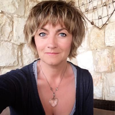 Profile Picture of Pam McCormac (@mcpixelchick) on Twitter