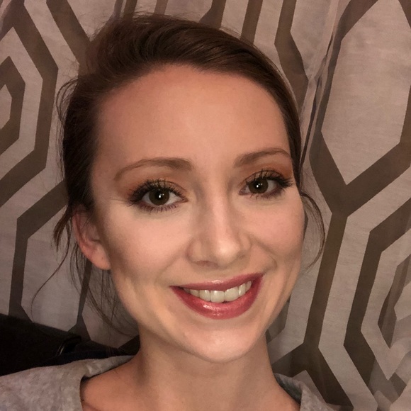 Profile Picture of Heidi Roberts (@hnr2293) on Poshmark