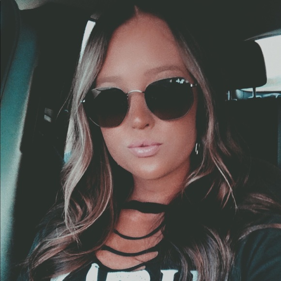 Profile Picture of Taylor Giles (@gilestaylor75) on Poshmark