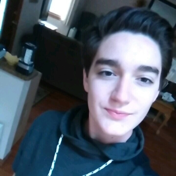 Profile Picture of Josh Serafin (@joshwaaaa) on Poshmark