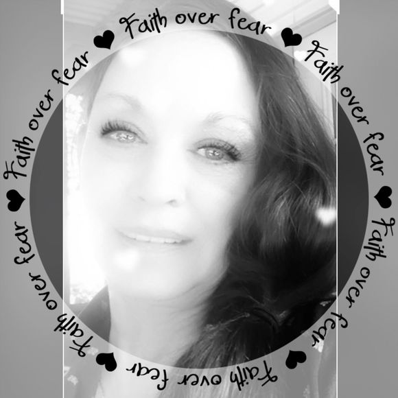 Profile Picture of Leah Simons (@michellesimons4) on Poshmark