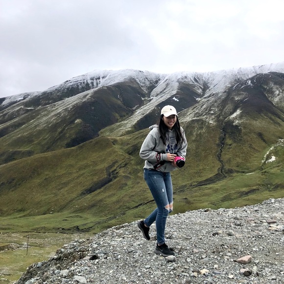 Profile Picture of Samantha Tsai (@sambamsammi) on Poshmark