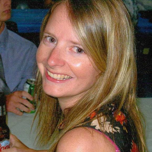 Profile Picture of Laura Mackler (@mackler3) on Poshmark