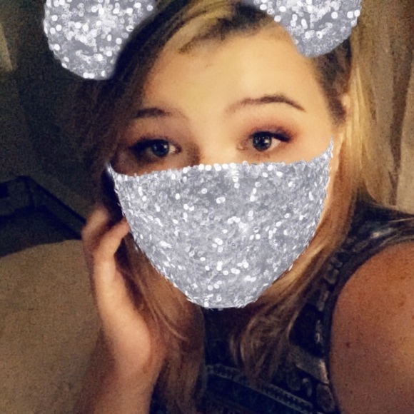 Profile Picture of Erryn Garwood (@errynnichole) on Poshmark