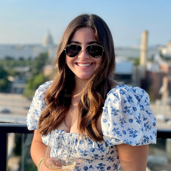 Profile Picture of Leslie Bashuk (@bashuk1) on Poshmark