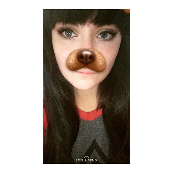 Profile Picture of Peyton Eaves (@pleaves) on Poshmark