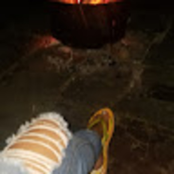 Liz Fernandes - Poshmark Profile Picture of Liz Fernandes (@jvnv81) on Poshmark