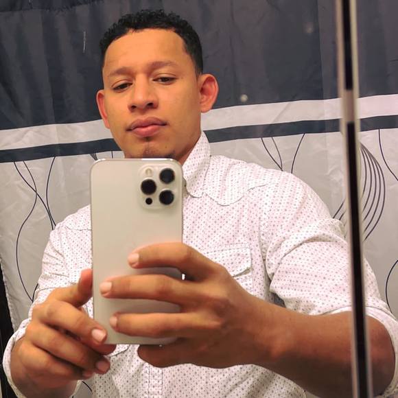 Profile Picture of Alex ariel Cardona rivea (@arielcardona70) on Poshmark