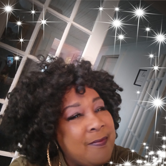 Profile Picture of Janet Howell (@abbington47) on Poshmark