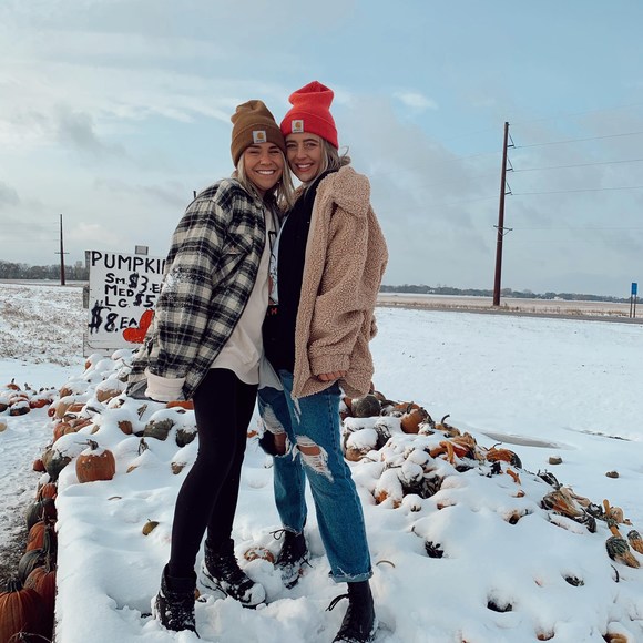 Profile Picture of Brooke Schramel (@brookeschramel) on Poshmark