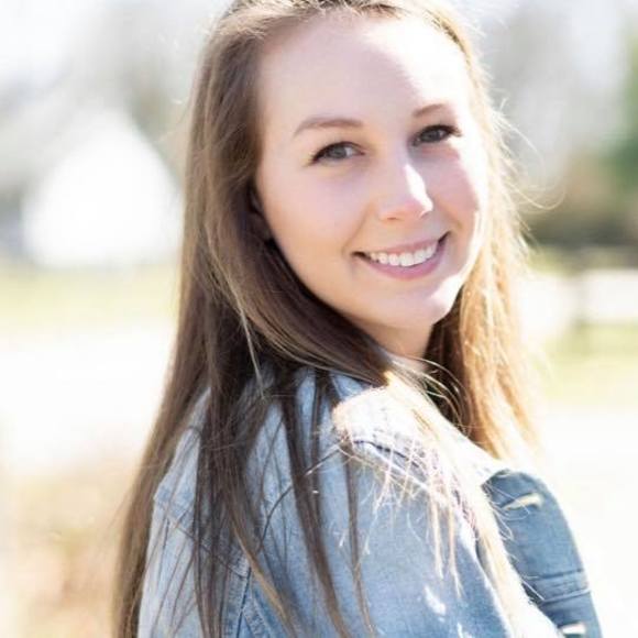 Profile Picture of Haley Richards (@haleyrichard721) on Poshmark