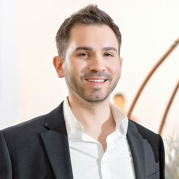 Profile Picture of Kevin Fonash (@kevin877) on Poshmark