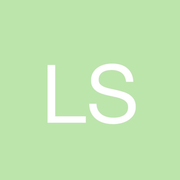 Profile Picture of Laura Singleton (@lesingle) on Poshmark