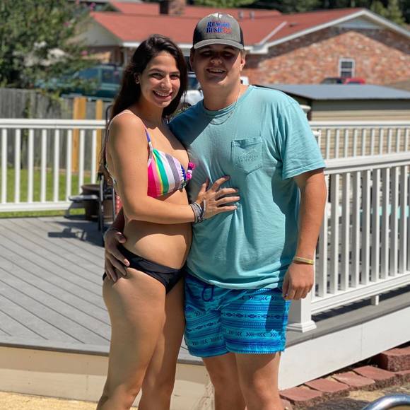 Profile Picture of Ariel Burgess (@arielburgess81) on Poshmark