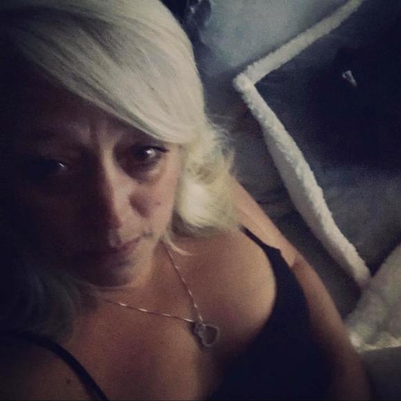 Profile Picture of Lauri Michel albert (@lalbert825) on Poshmark