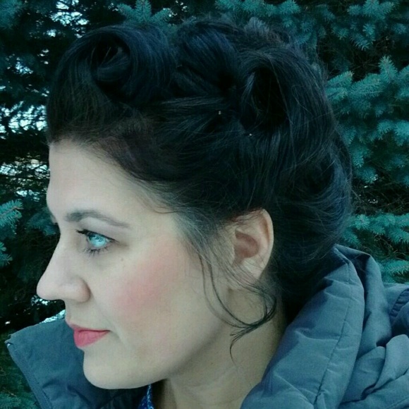 Profile Picture of Rebecca Moxon (@gumptiousone) on Poshmark