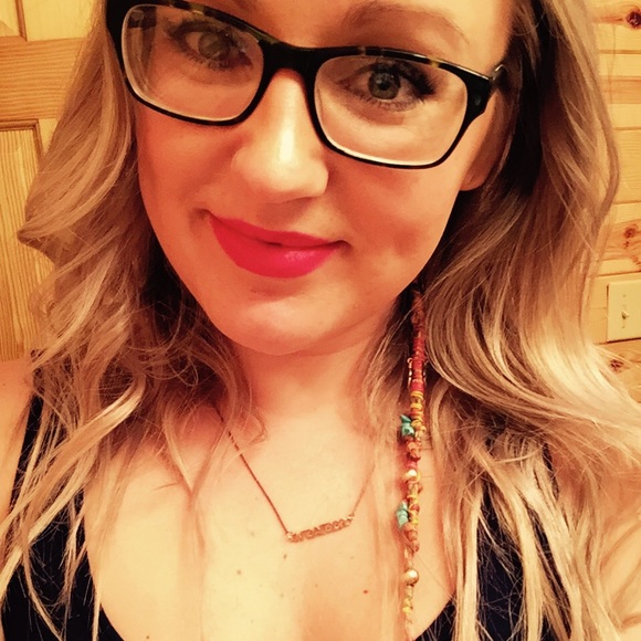 Tammy Bult - Poshmark Profile Picture of Tammy Bult (@tambult) on Poshmark