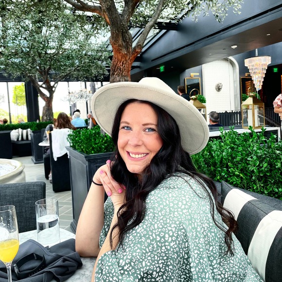 Profile Picture of Sarah Letteriello (@sarahphipps455) on Poshmark