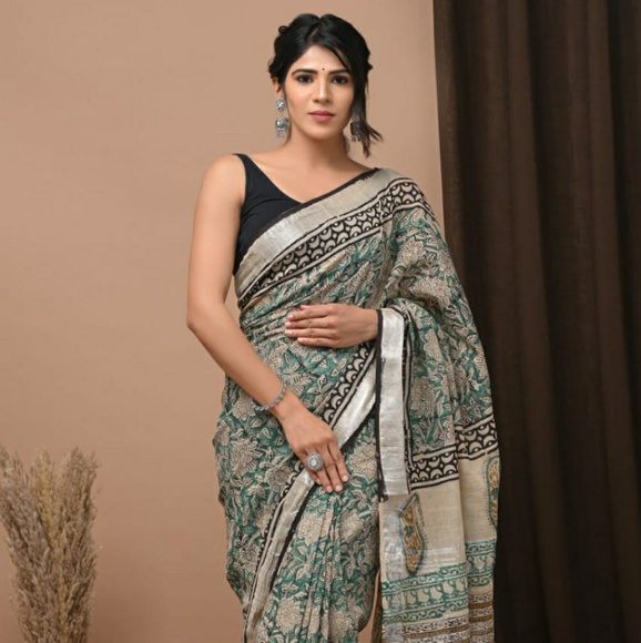 Profile Picture of Vibha Bhat (@bhatvibha143) on Poshmark