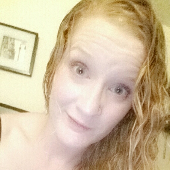 Profile Picture of Kelli Milnes (@kdmilnes) on Poshmark