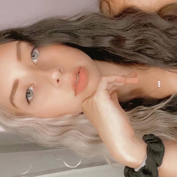 Lauren Wakeling - Poshmark Profile Picture of Lauren Wakeling (@lauren31517) on Poshmark