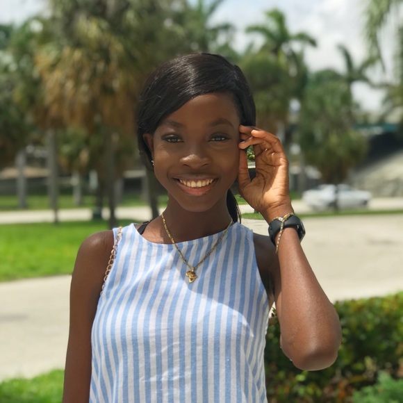 Profile Picture of Oyin Lapite (@oyinlapite) on Poshmark