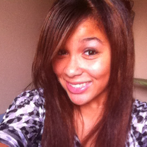 Profile Picture of Alani Mackey (@lanimelia) on Poshmark