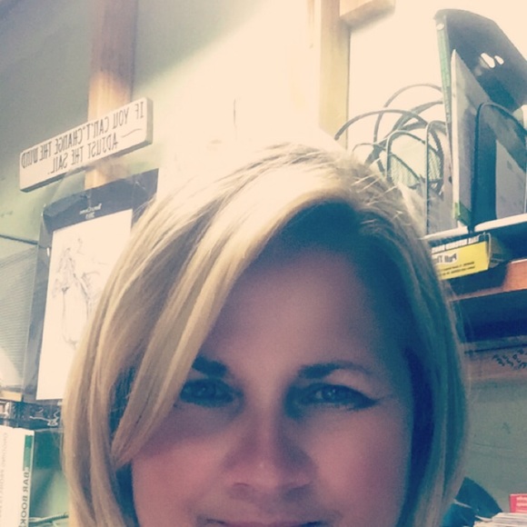 Profile Picture of Christine Whipple (@chrisgarywhip) on Poshmark