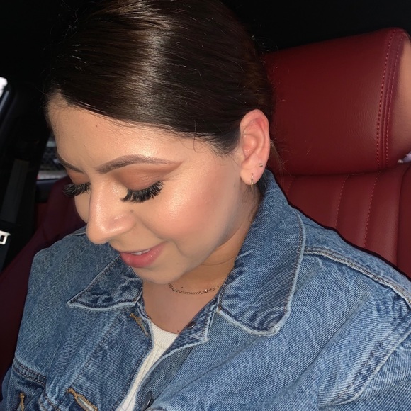 Profile Picture of Lizbeth Barrera (@_iheartliz) on Poshmark