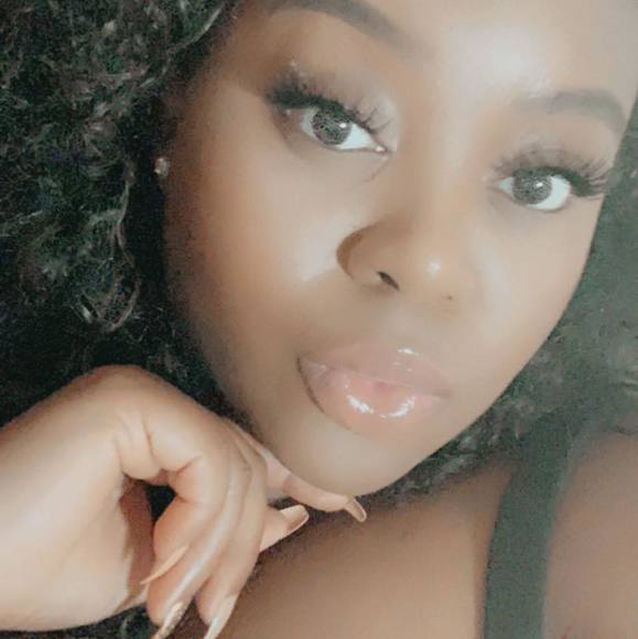 Profile Picture of Tianna Barrett (@foreverlavishx) on Poshmark