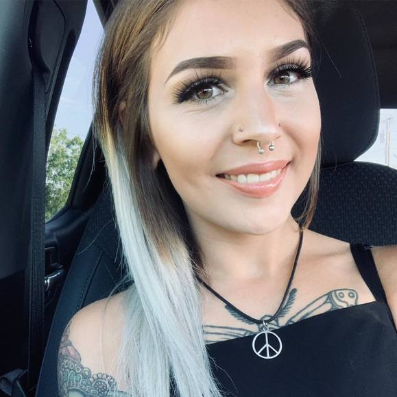 Profile Picture of Stephany Germonprez (@sgermonprez15) on Poshmark