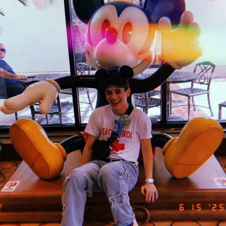 Profile Picture of 🐝📙Thomas W📙🐝 (@thomas_waguespack) on Tiktok