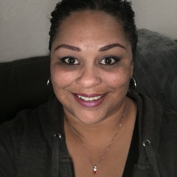 Profile Picture of Jenella Blydenburgh (@jenellab) on Poshmark