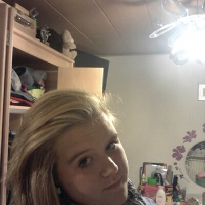 Profile Picture of Leah Marlen Stern (@LeahFeat) on Twitter