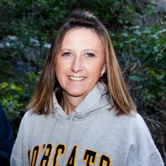 Profile Picture of Sue Irvin (@golfdog3697) on Poshmark