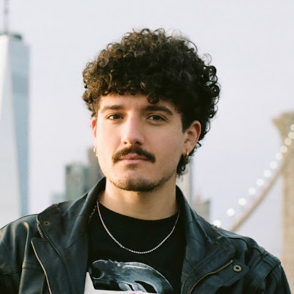 Profile Picture of Nico Kiray (@njkiray) on Poshmark