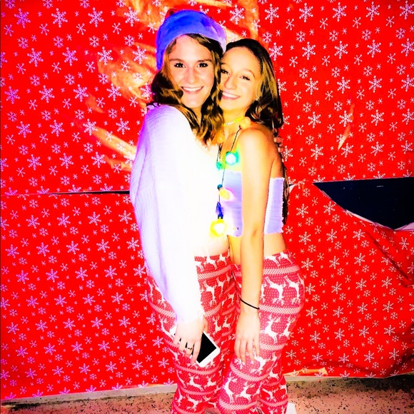 Profile Picture of Carly Shields (@carlyshieldssss) on Poshmark