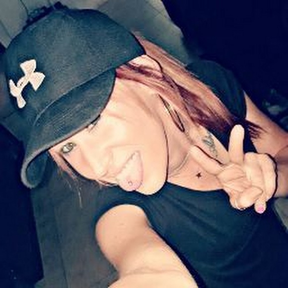 Profile Picture of Samantha Cooper (@samanthacoop171) on Poshmark