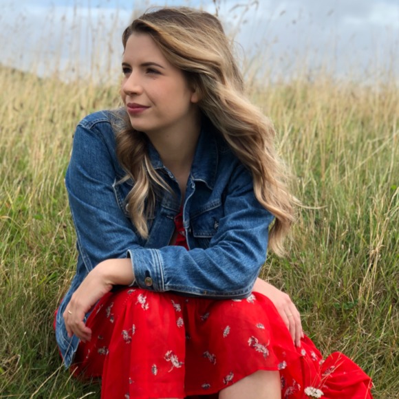 Profile Picture of Jessica Schrecker (@jschrecker) on Poshmark