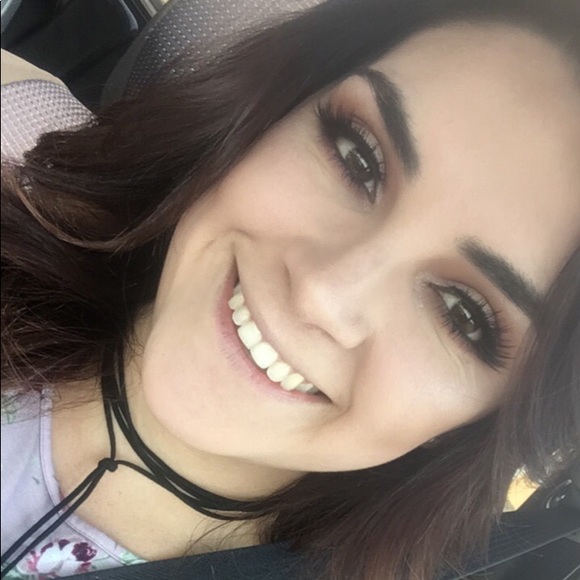 Profile Picture of Yolanda Madrigal (@madrigal27625) on Poshmark