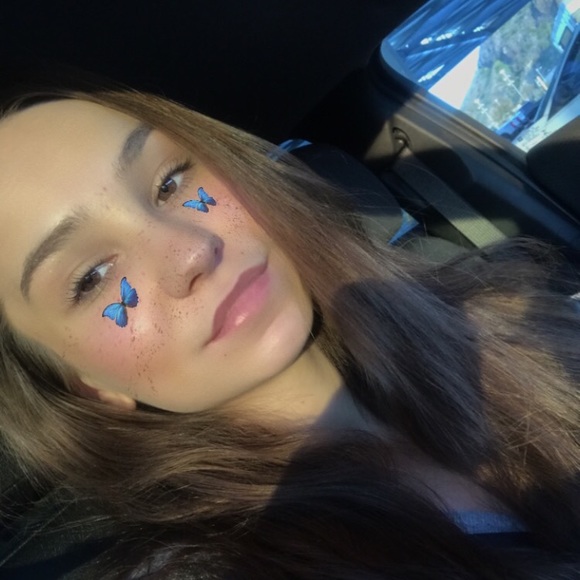 Profile Picture of Veronica Matuszewski (@veronicamatusz) on Poshmark