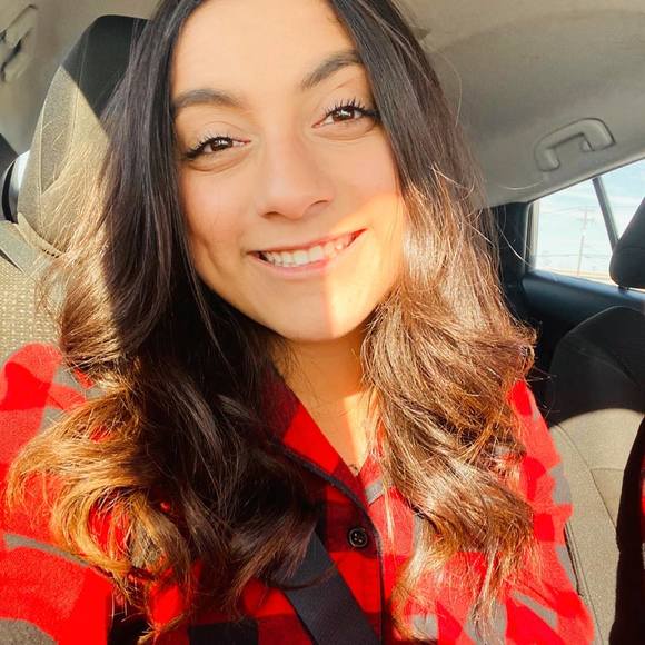 Profile Picture of Ivy Garcia (@ivyyreneee) on Poshmark