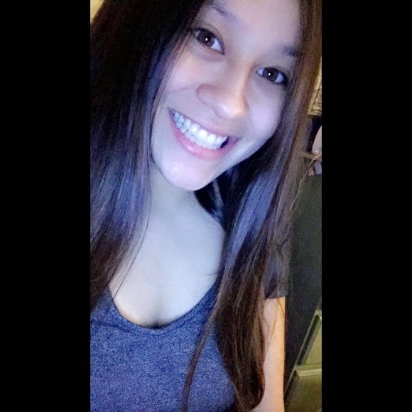 Profile Picture of Ariel Ybarra (@arielybarra53) on Poshmark