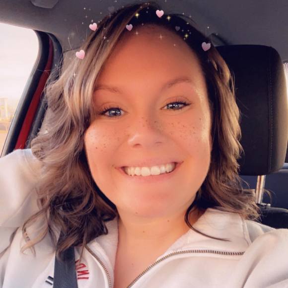 Profile Picture of Alexa Hayes (@alexxanh) on Poshmark