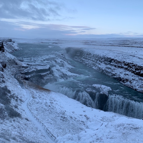 Profile Picture of Corey Chiou (@chiou17) on Poshmark