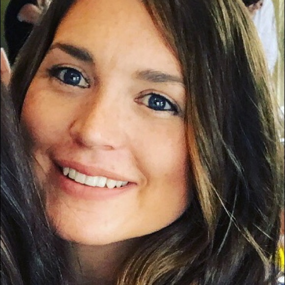 Profile Picture of Elaina Barteaux (@ebarteaux) on Poshmark