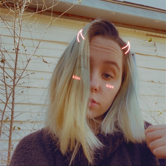 Profile Picture of Sabelle Ann (@sabelleann) on Poshmark