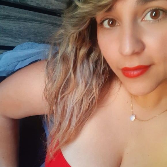 Profile Picture of Iraida Santiago (@isantiago33) on Poshmark